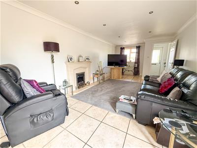 ALTERNATE VIEW OF LOUNGE